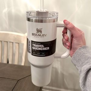Stanley 40oz Travel Quencher.